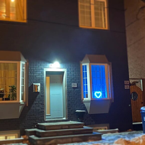 🇨🇦 Neon HERO HEART led light Handcrafted in CANADA! - Picture 5 of 11